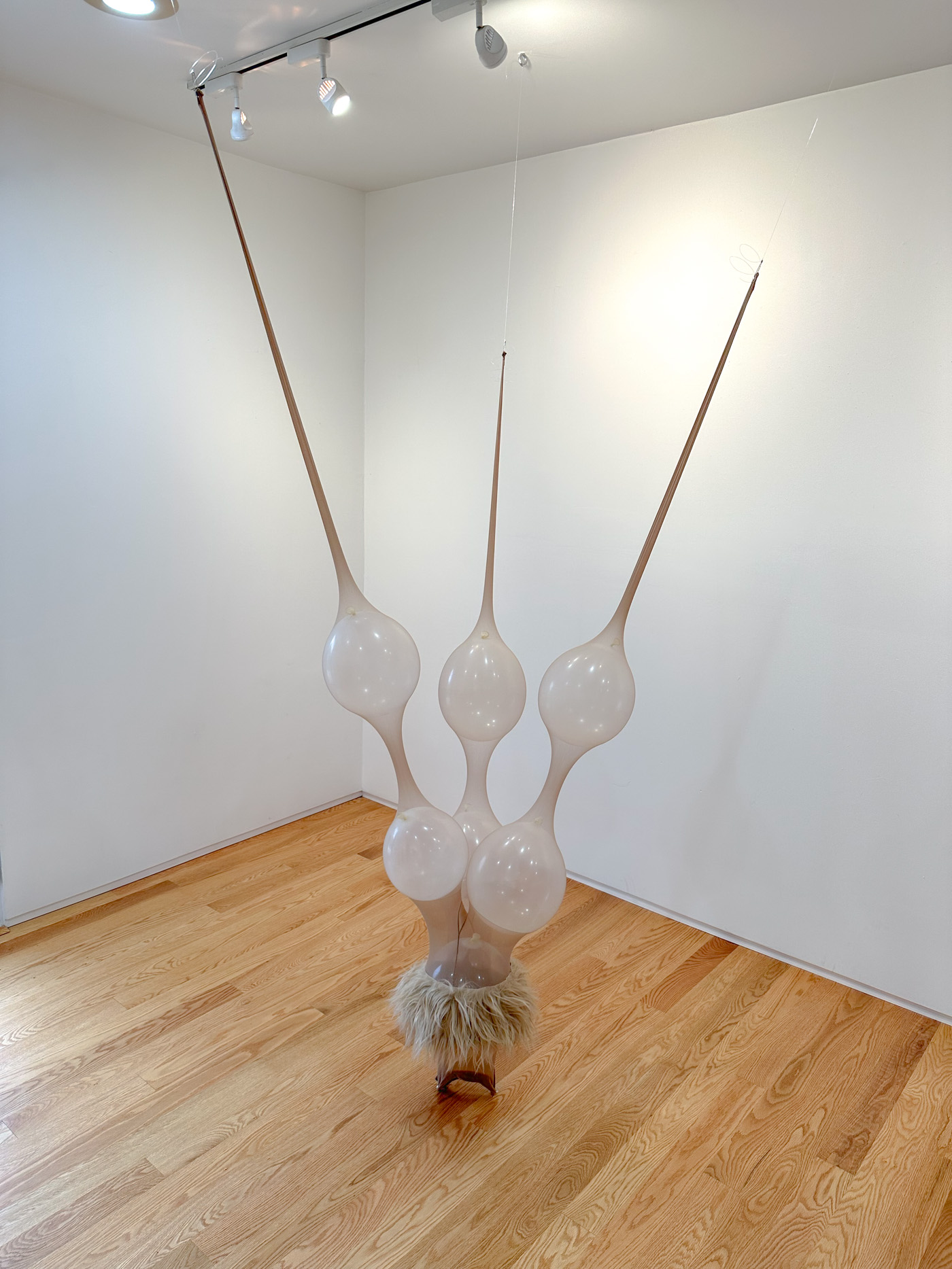Photo of sculpture Shimmy Three, 2023 by Luther Thie